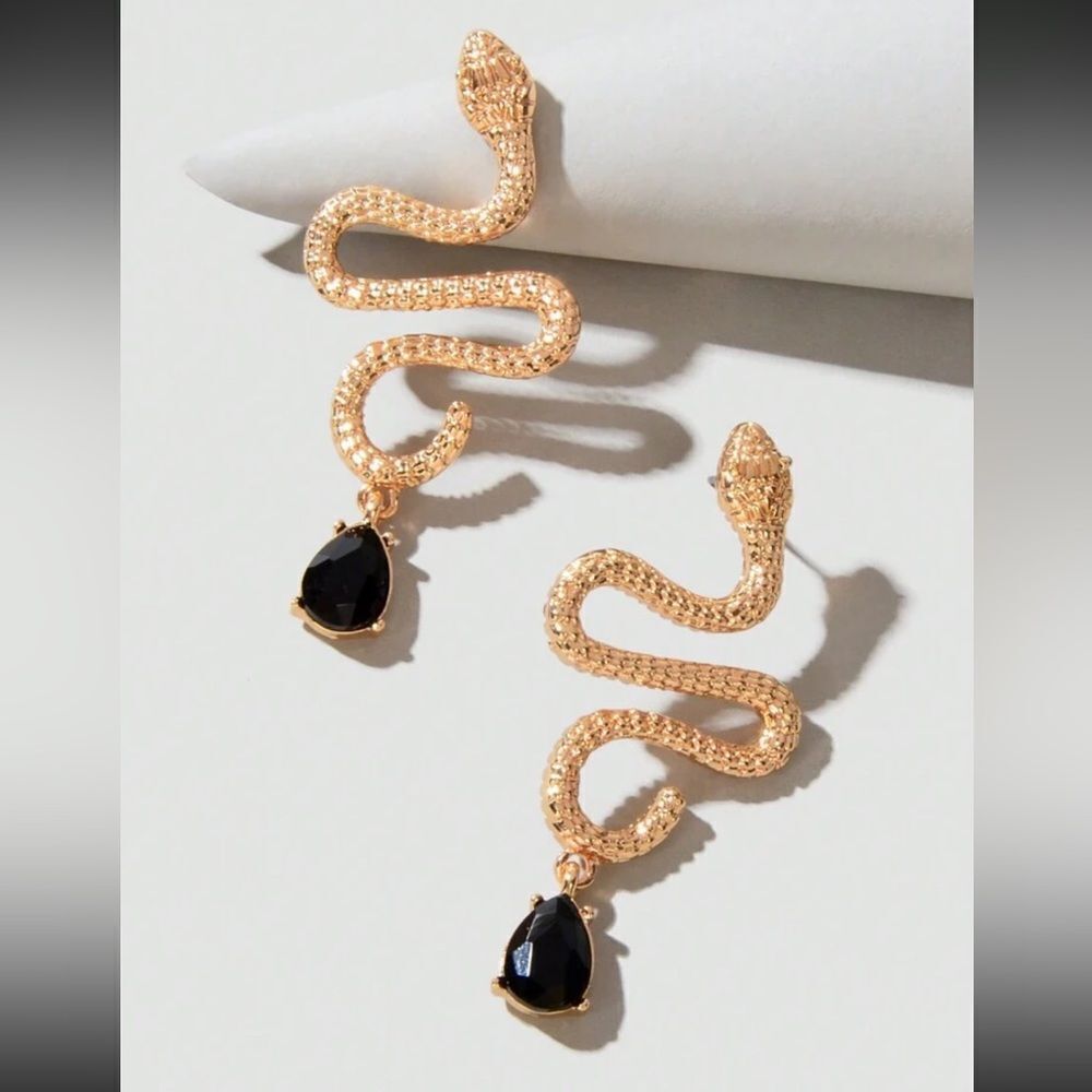 snake dangle earring H18